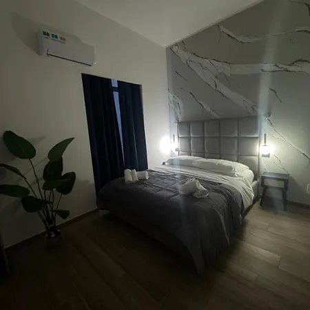 Maison Ecce Hom0 Neapol
