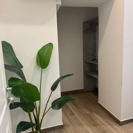 Maison Ecce Hom0 4* Неаполь